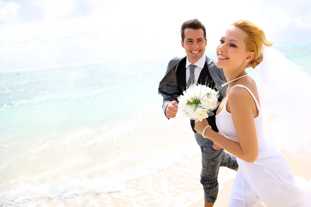 hairstyles for a summer beach wedding